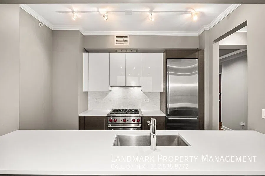 1201 S Prairie Ave Unit 904 — Photo 2