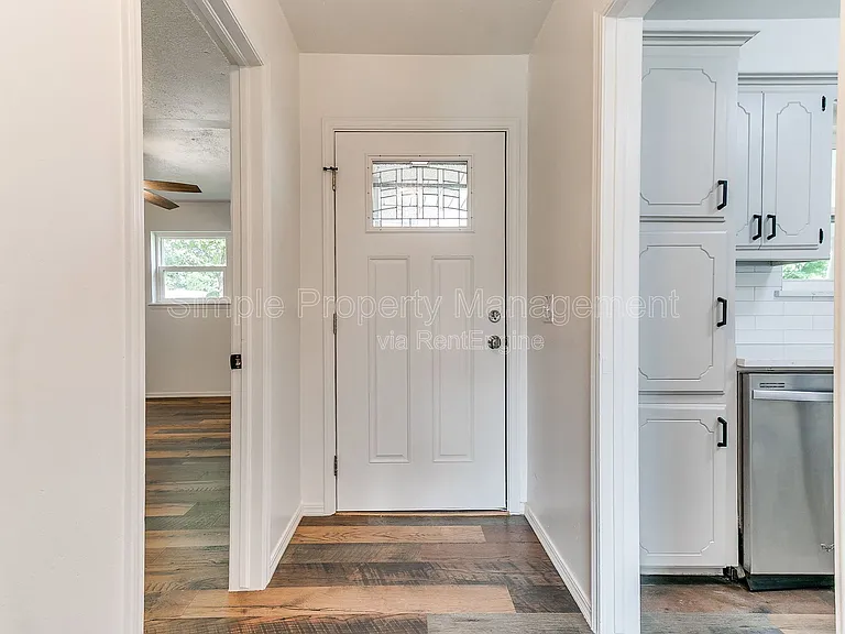 2401 Fedderson Dr — Photo 3