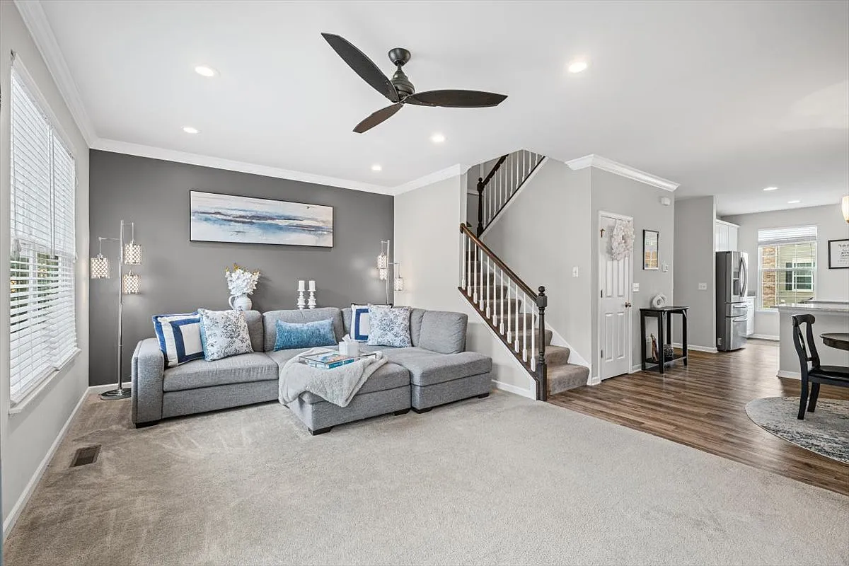 3 bed, 2.5 bath, 1894 sqft, $3,000 — Photo 3
