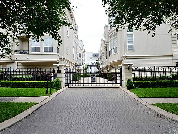 2nd image of 1515 Hyde Park Blvd Unit 27