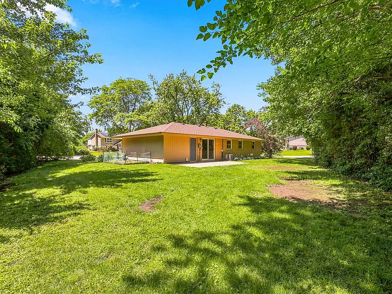 924 Bradford Ln — Photo 29