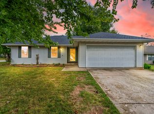 3234 S Hilton Ave, Springfield, MO 65807