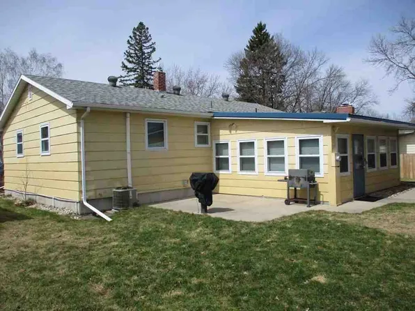 426 Maple Ave S, Thief River Falls, MN 56701