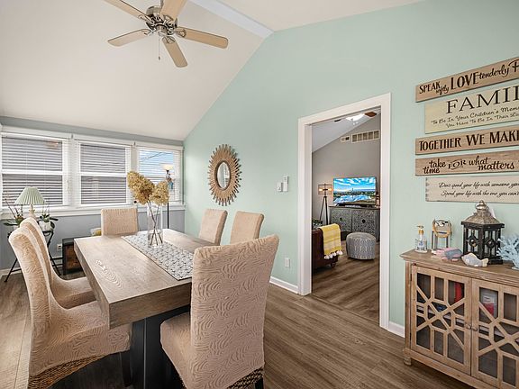 3rd image of 511 Forest Rd