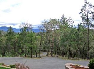 2824 Azalea Dr, Grants Pass, OR 97526