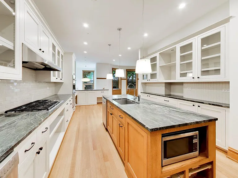 3752 N Wayne Ave — Photo 8
