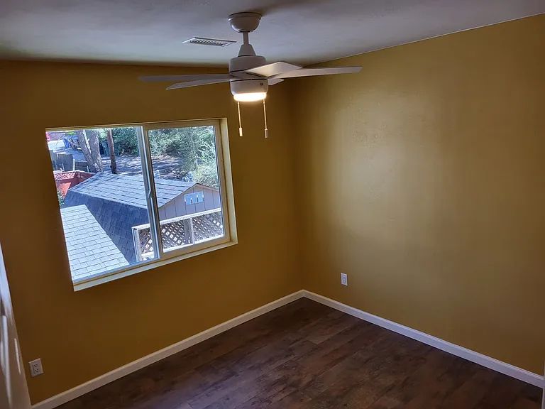 210 N Elden St — Photo 11