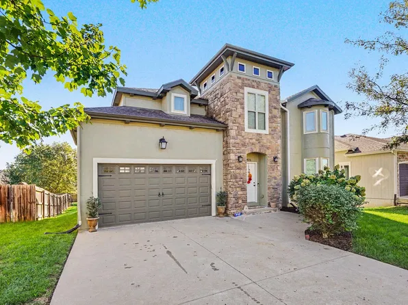 926 Drum Dr, Lawrence, KS 66049