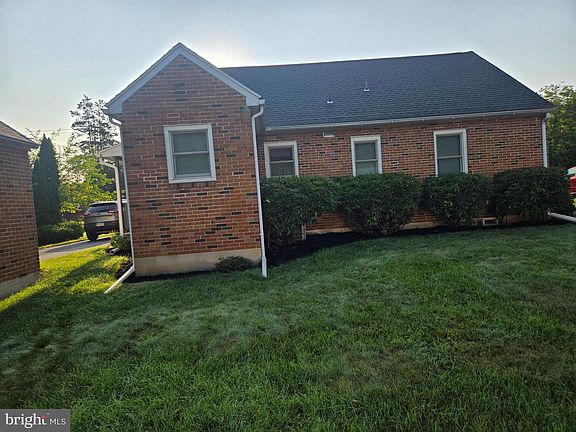 2nd image of 220 Edgewood Rd