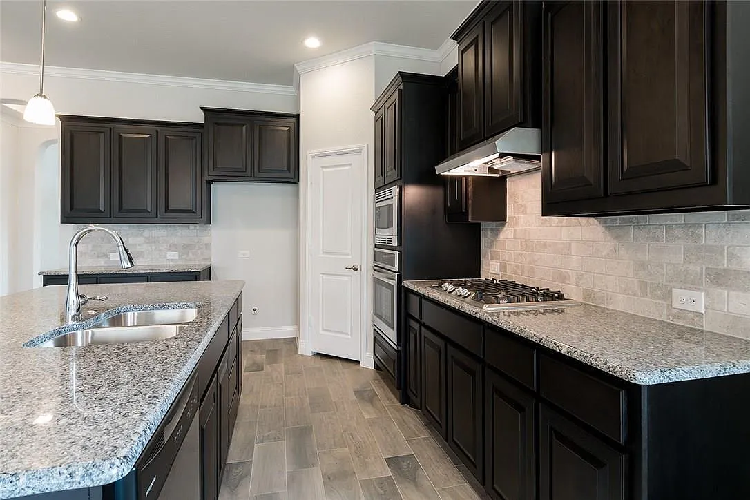 4 bed, 2830 sqft, $3,100 — Photo 4