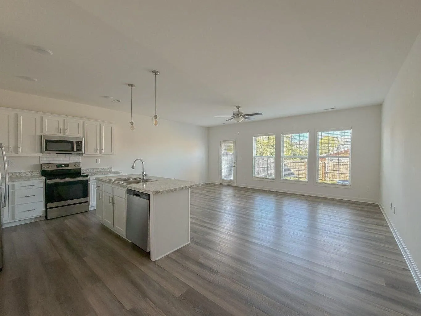 3 bed, 2.5 bath, 1593 sqft, $1,995 — Photo 4