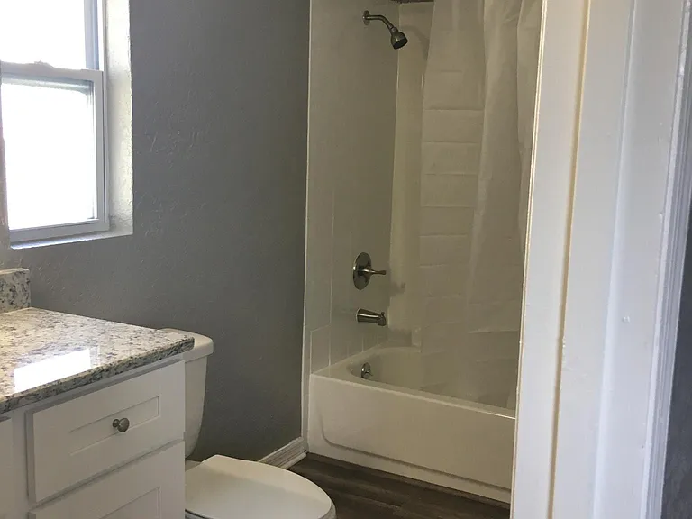 1317 W Nassau St — Photo 11
