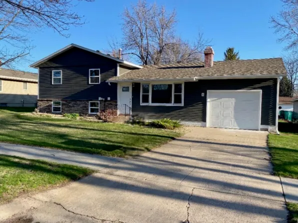 310 E 13th Ave, Mitchell, SD 57301