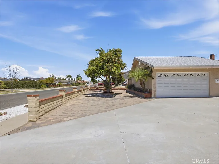 11642 Daniel Ave — Photo 3