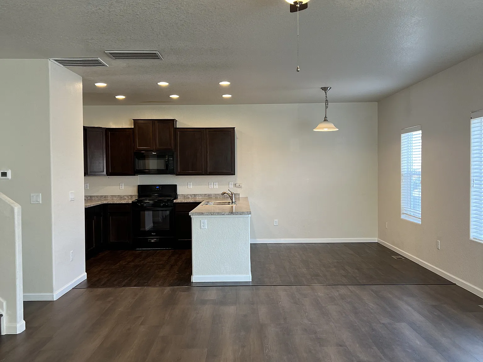 3 bed, 2142 sqft, $2,700 — Photo 3