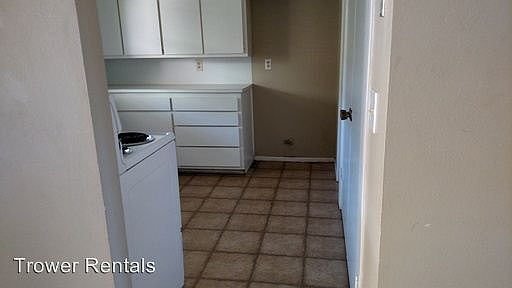 3rd image of 3951 Lakeside Dr