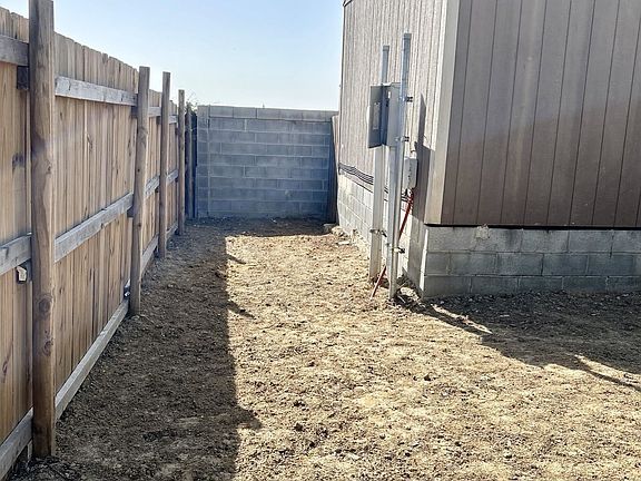 5th image of 2609 La Parra Ln