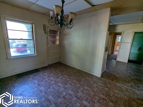 3rd image of 1234 Caroline St