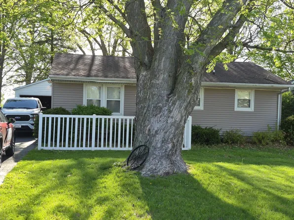 203 S Yates St, Alpha, IL 61413