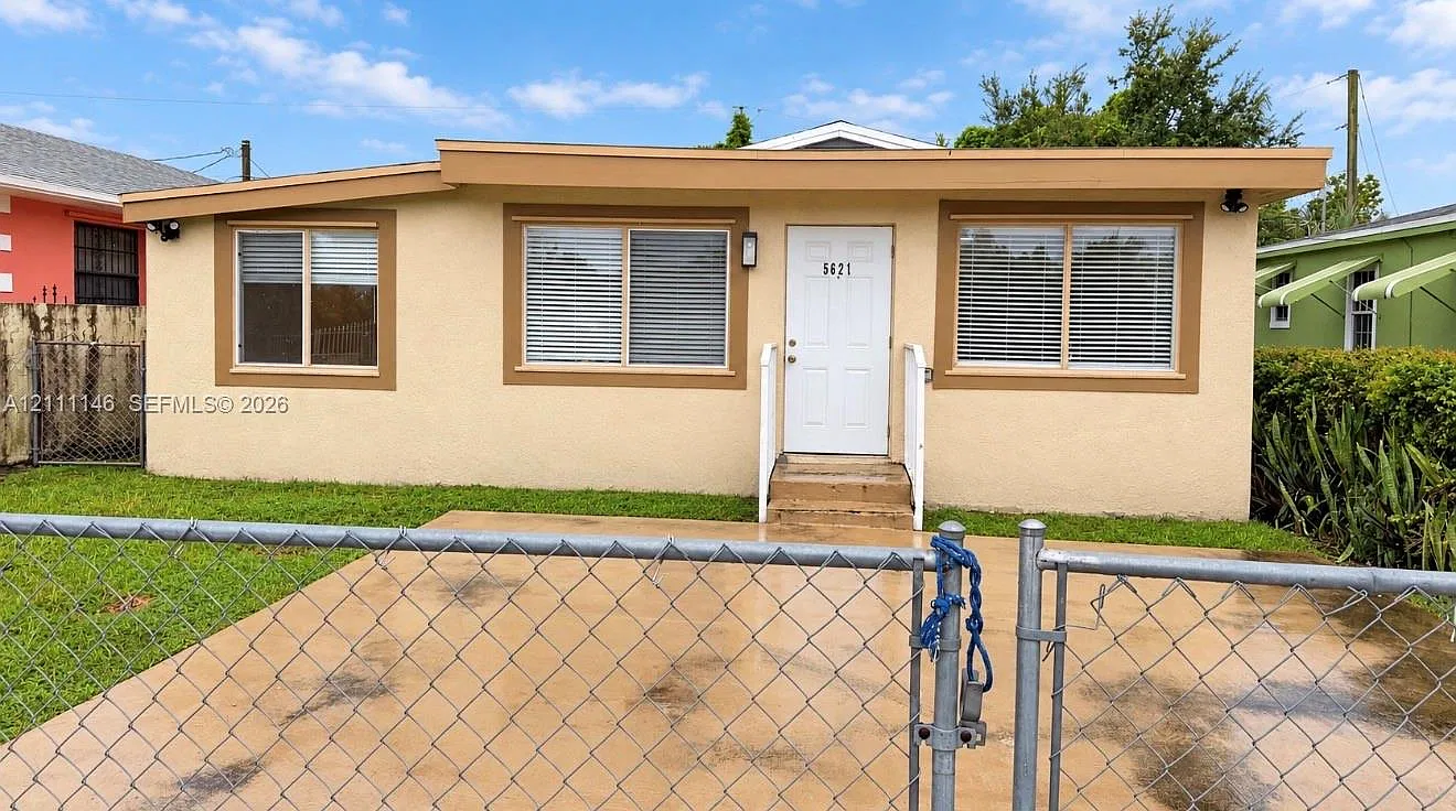 Hialeah Heights — Photo 1