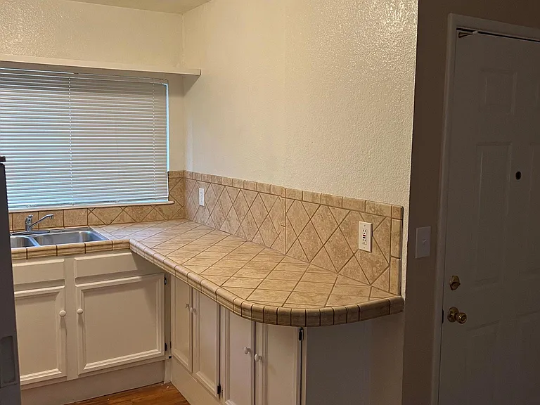1125 Monterey Ave #12 — Photo 5