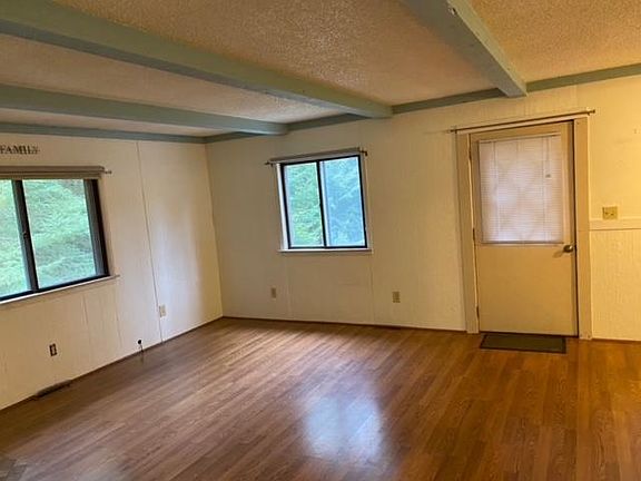 4th image of 7211 Clearwater Dr