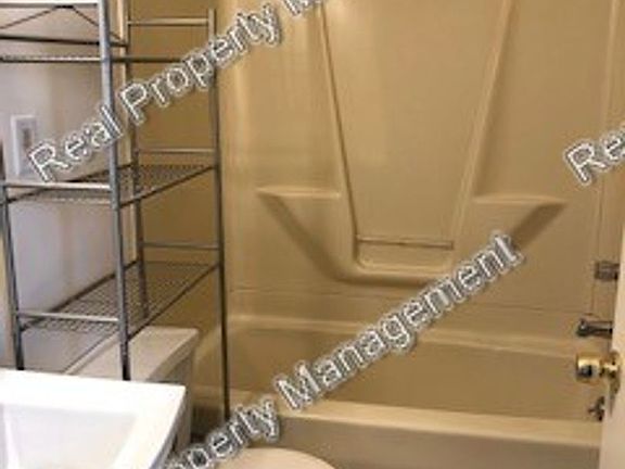 4th image of 409 Franklin St APT 1