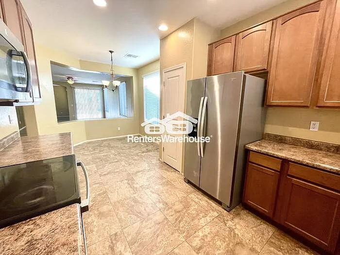 532 E Trellis Rd — Photo 4