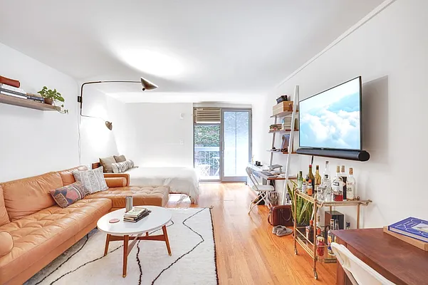 Rented by Level Group | media 6