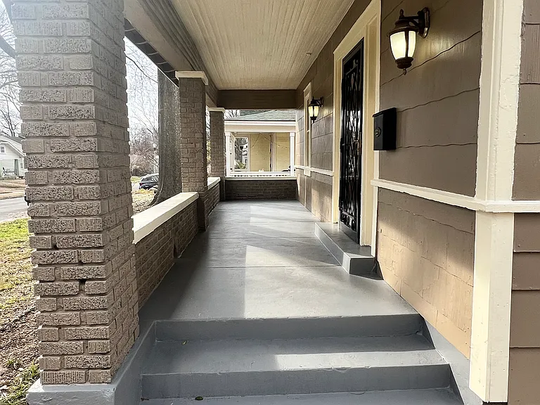 1994 Manila Ave — Photo 4