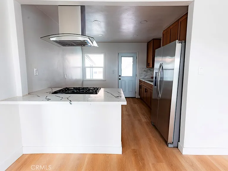 780 E Walton St — Photo 4
