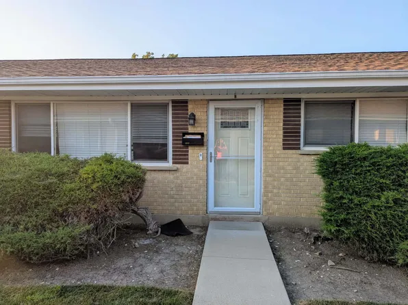 803 Valley Stream Dr, Wheeling, IL 60090