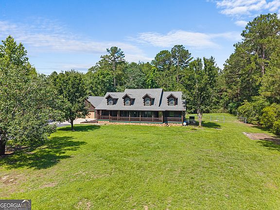 3rd image of 817 Lakeview Rd