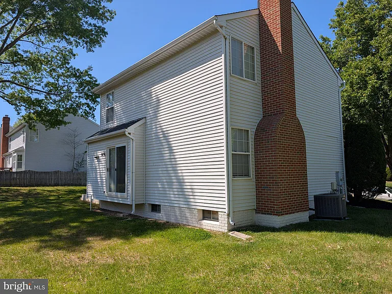 4411 Sutherland Cir — Photo 18
