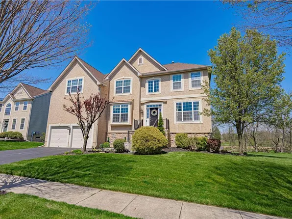 726 Yorkshire Dr, Breinigsville, PA 18031