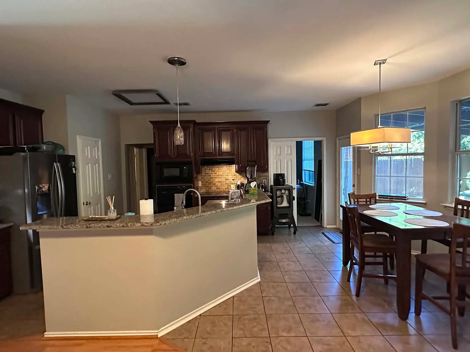 3 bed, 2.5 bath, 2167 sqft, $3,000 — Photo 3