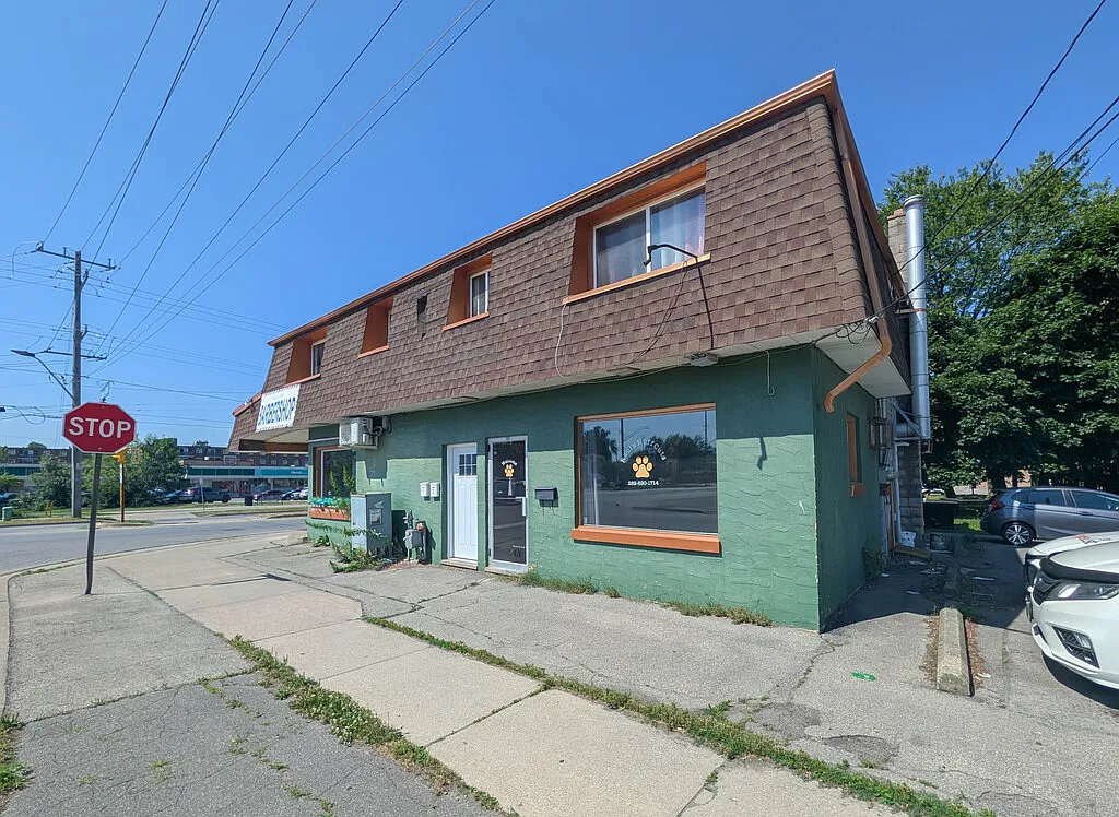 320 Thorold Road — Photo 1
