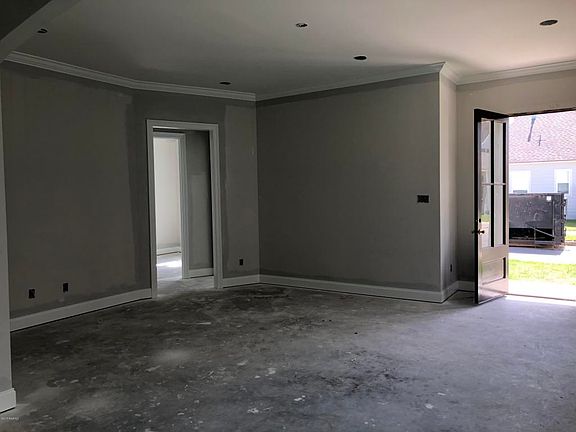 4th image of 100 Parker Ln