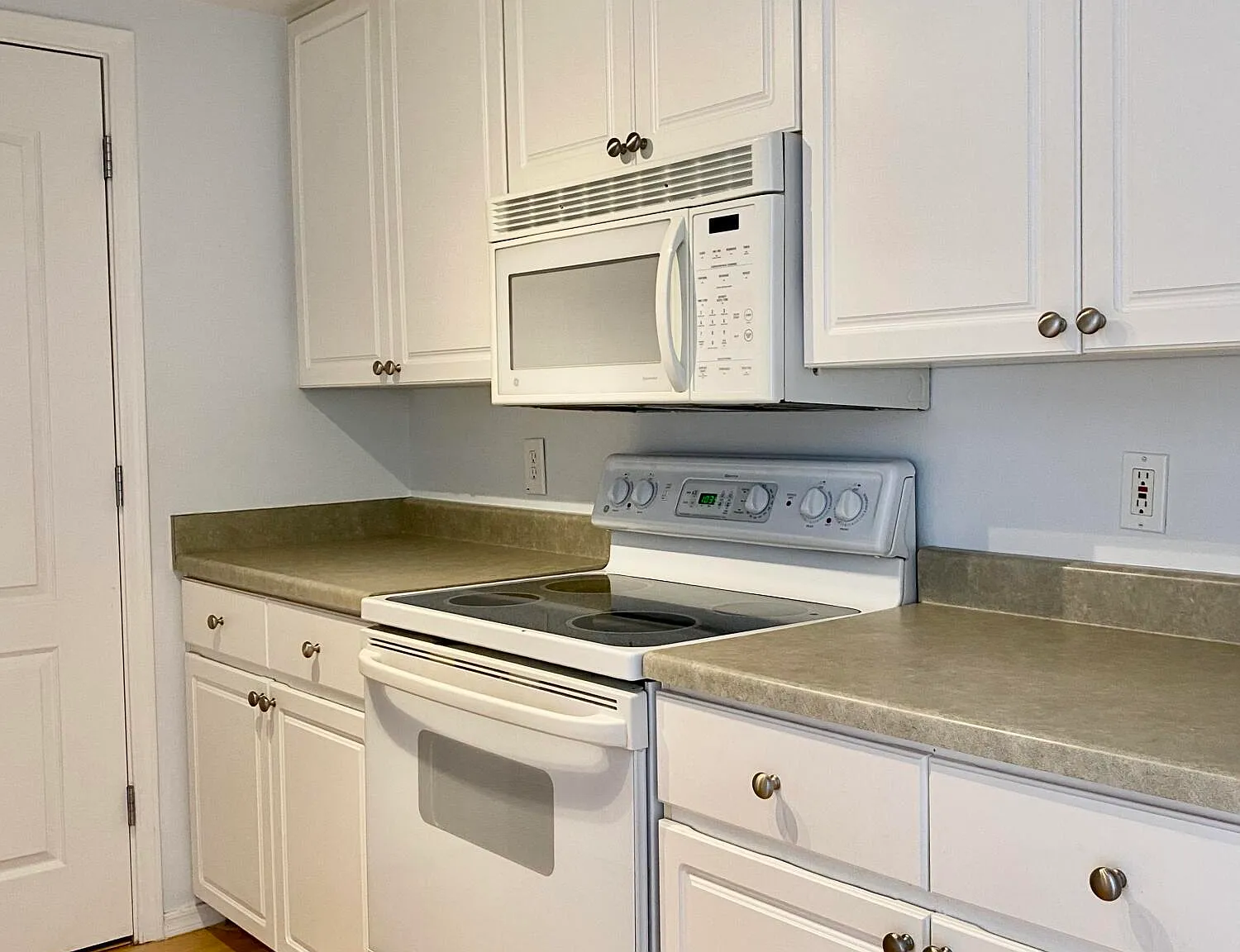 1 bed, 1.5 bath, 942 sqft, $1,650 — Photo 4
