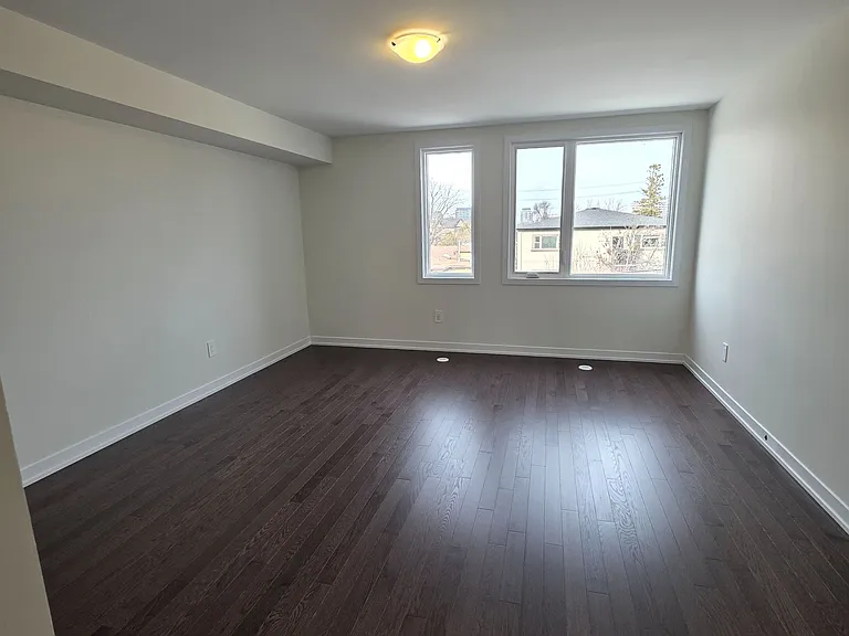 28 Green Gardens Blvd — Photo 20