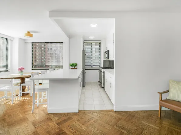 171 East 84th Street image 4 of 19