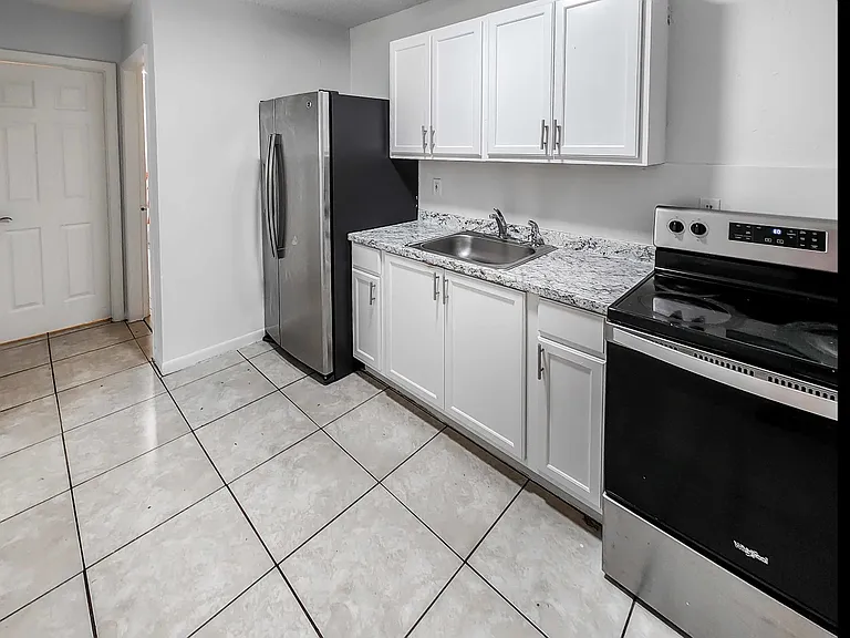 76 SW 8th Ave #MM — Photo 5