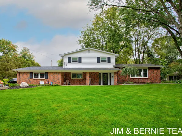 500 Greenbrier Dr SE, Grand Rapids, MI 49546