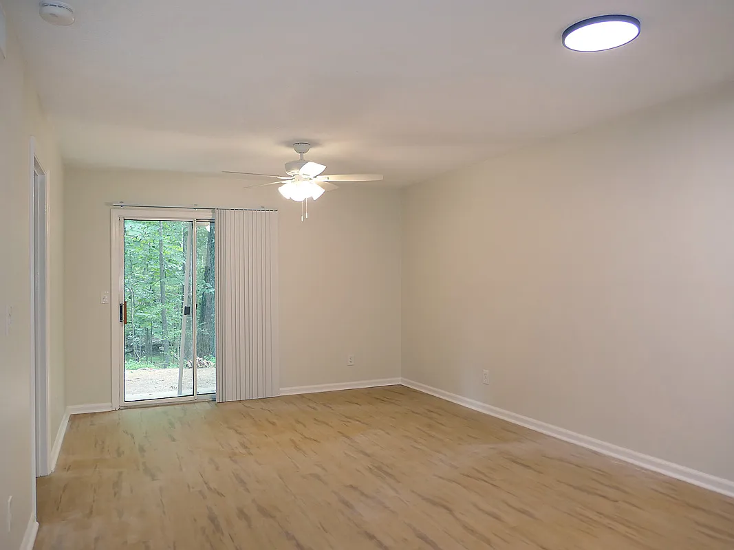 2 bed, 1.5 bath, 850 sqft, $1,050 — Photo 2