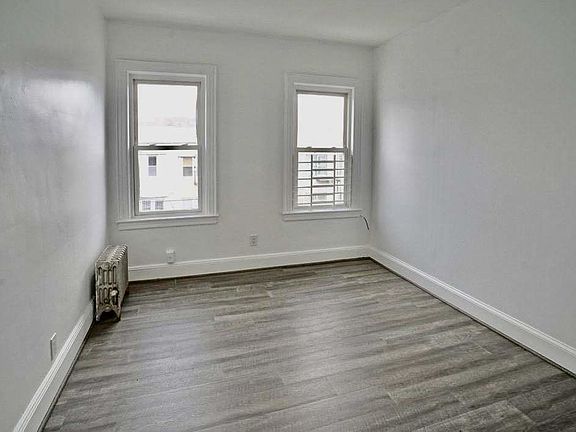 2nd image of 4741 38th St Fl 2