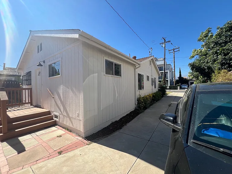 W Newby Ave — Photo 2