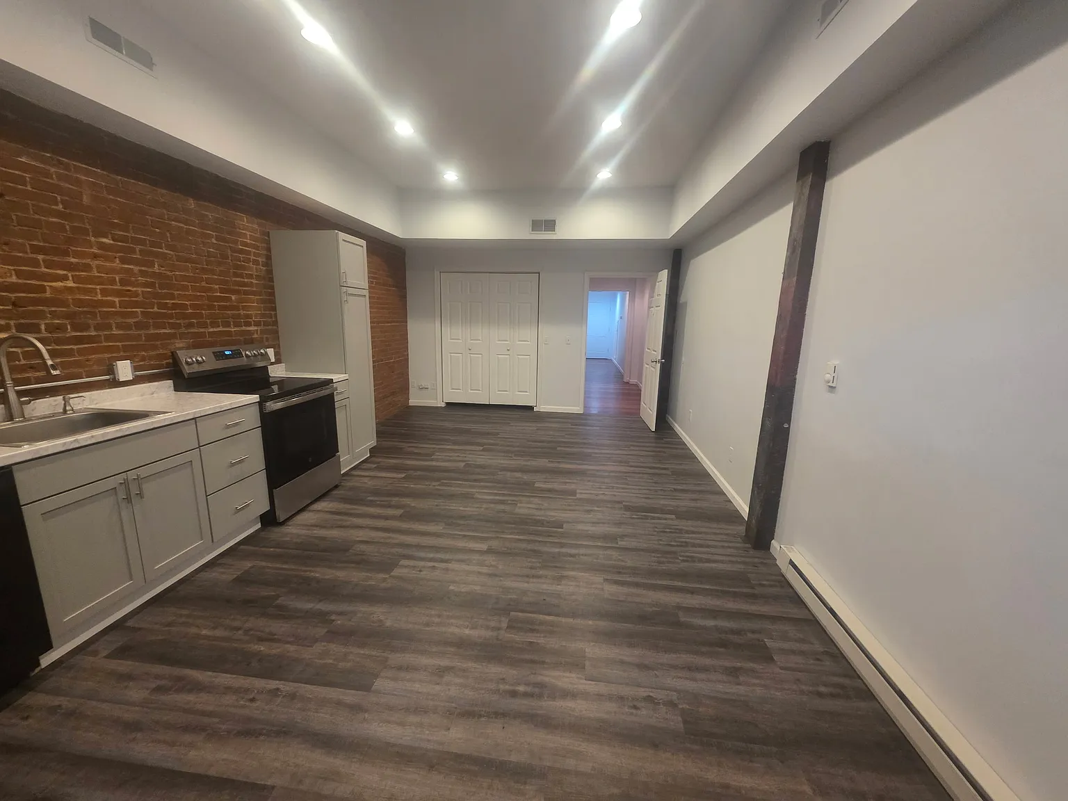 3 bed, 800 sqft, $1,595 — Photo 2