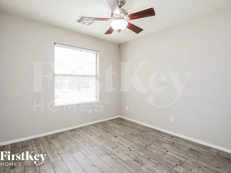 2968 E Silverbell Rd — Photo 10