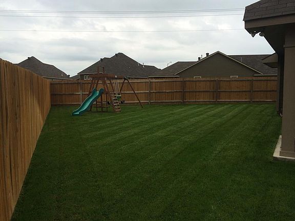 4th image of 1023 Venice Dr