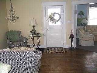2nd image of 402 E Dudley St